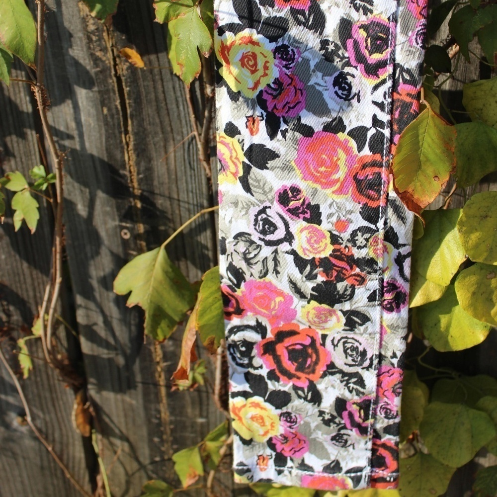 Floral Skinny Lily Jeans - Picture 8 of 8
